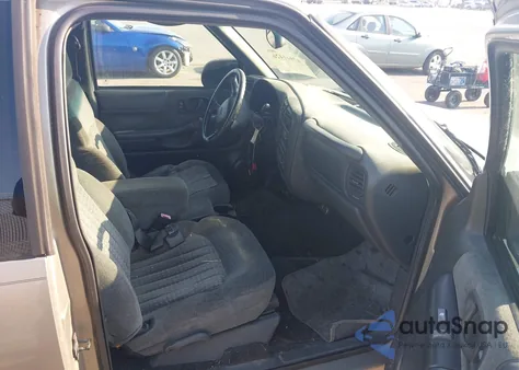 2002 Chevrolet S-10 Ls from USA, damaged, VIN 1GCDT19W628173077